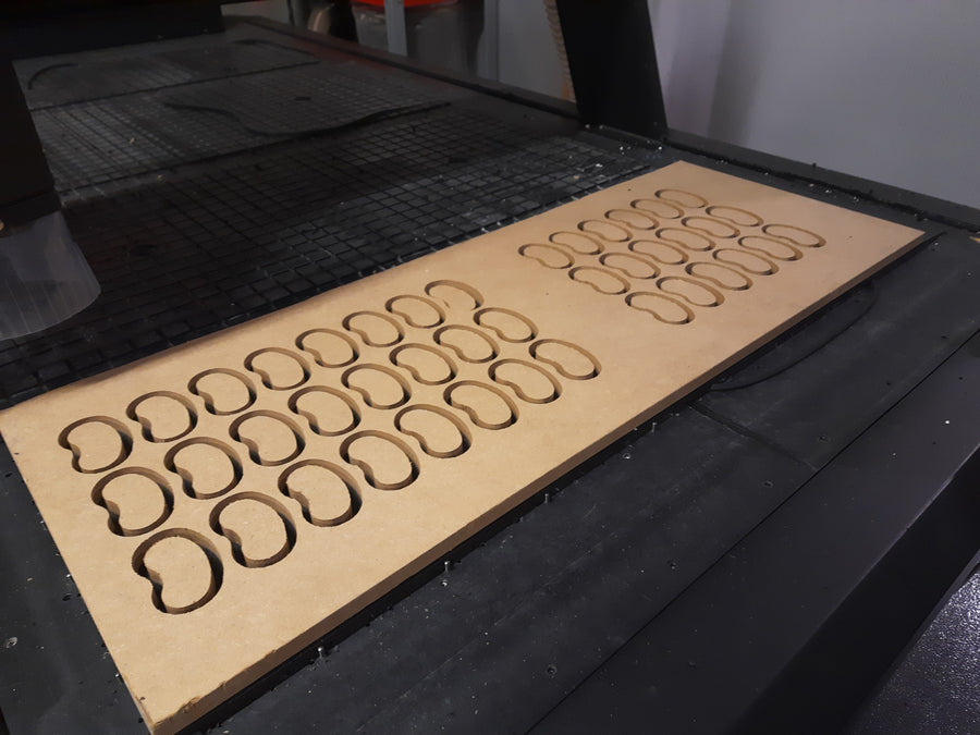 Piezas de madera cortadas en serie con la Fox PRO